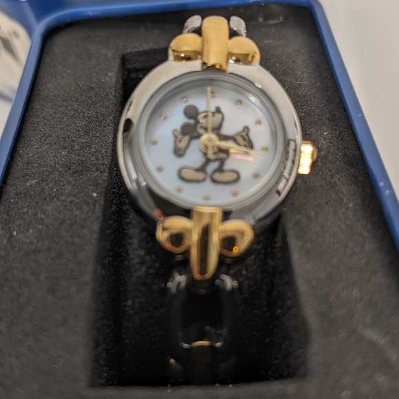 BNIB Vintage Mickey Mouse watch by Lorus - Picture 3 of 8